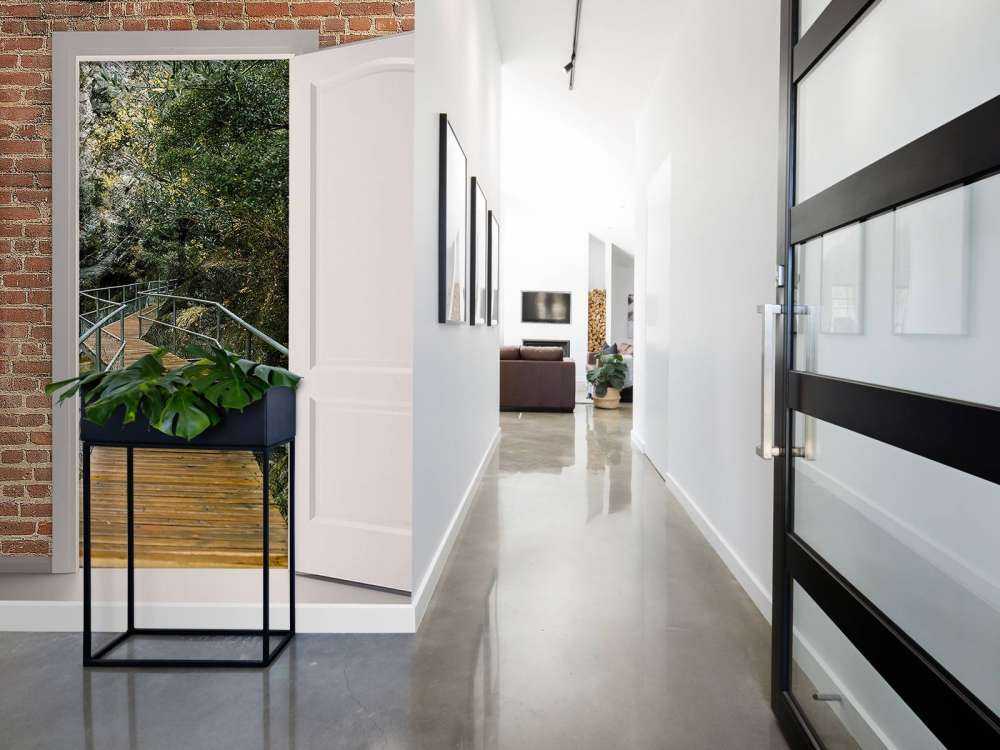 Pont entre rocher et verdure