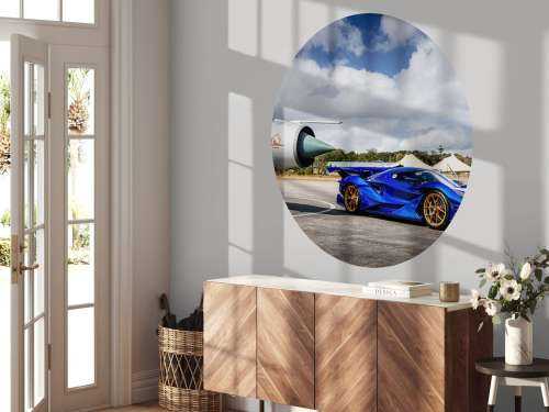 Supercar futuriste à l'aéroport