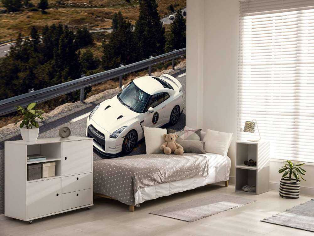 Nissan GT-R sur route de montagne