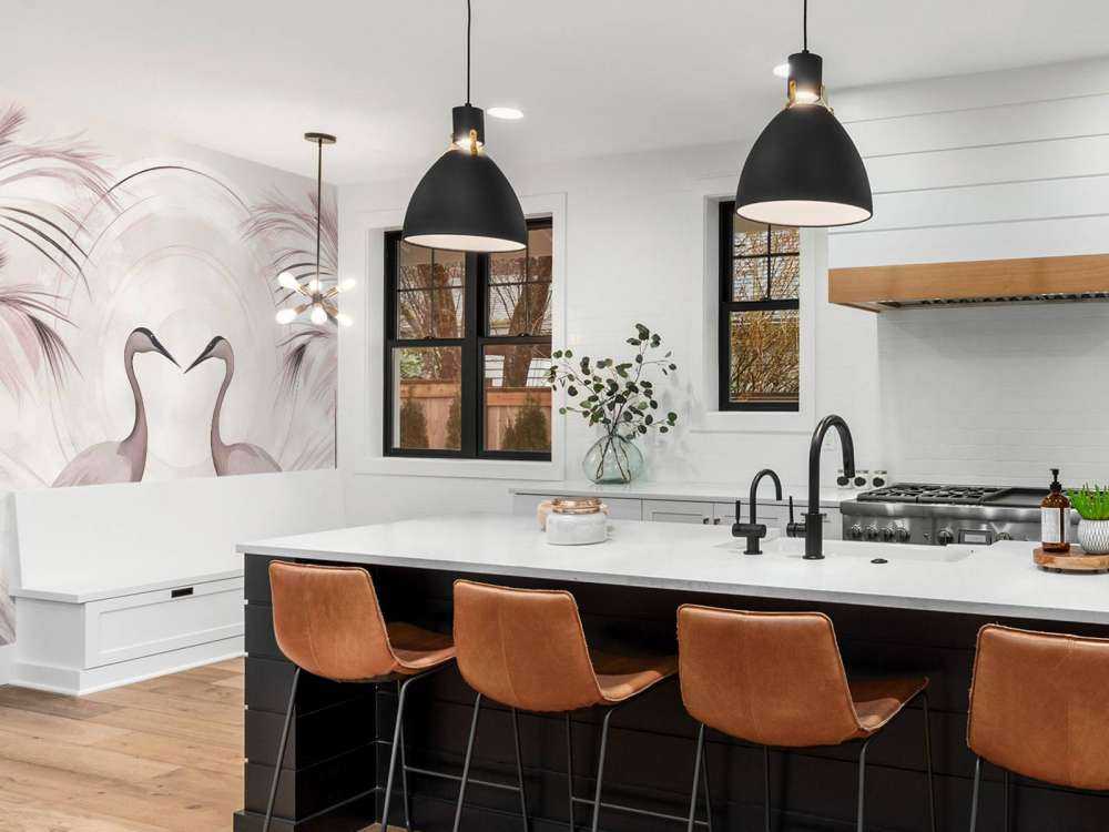 Grues au coucher du soleil rose