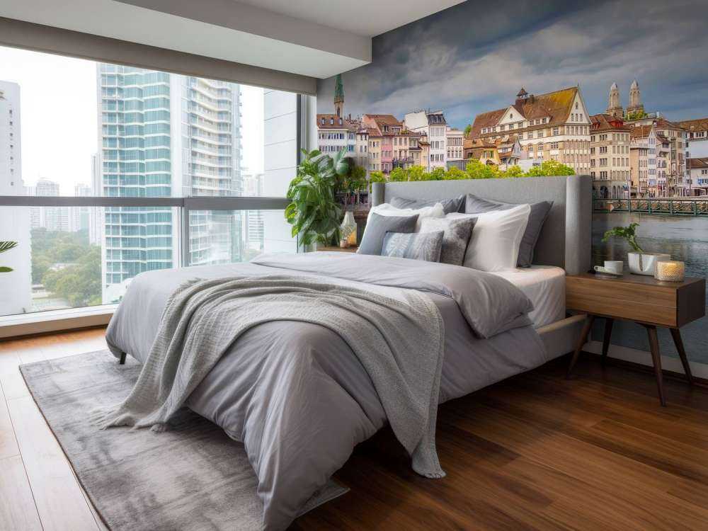 Des façades colorées le long de la rivière urbaine.