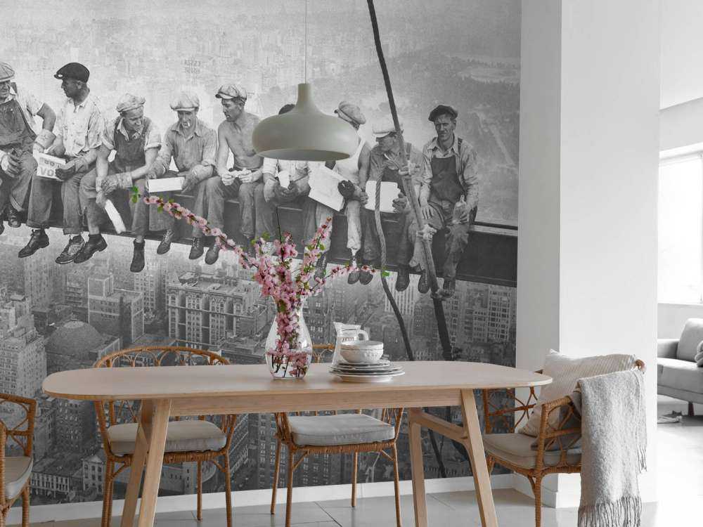 Déjeuner dans un gratte-ciel