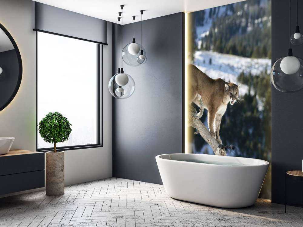 Lion de montagne sur un arbre mort