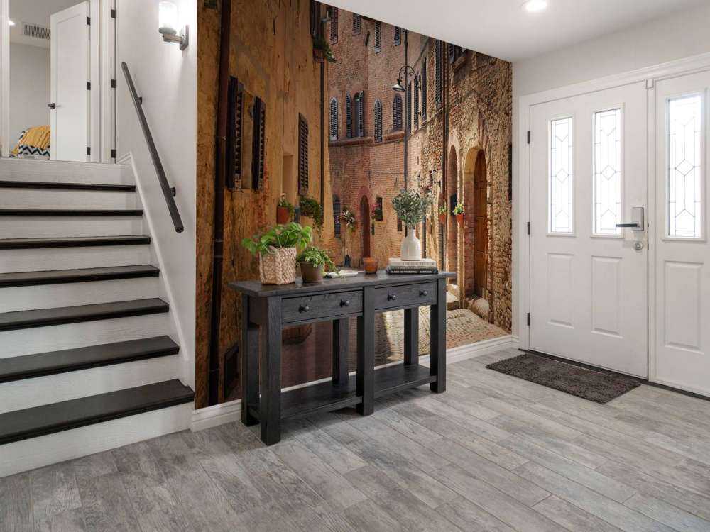 Rue classique avec des fleurs