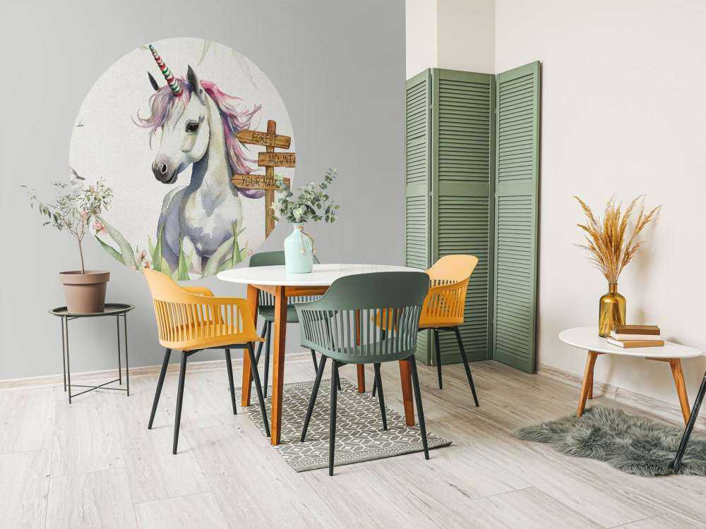 Bébé licorne avec plantes