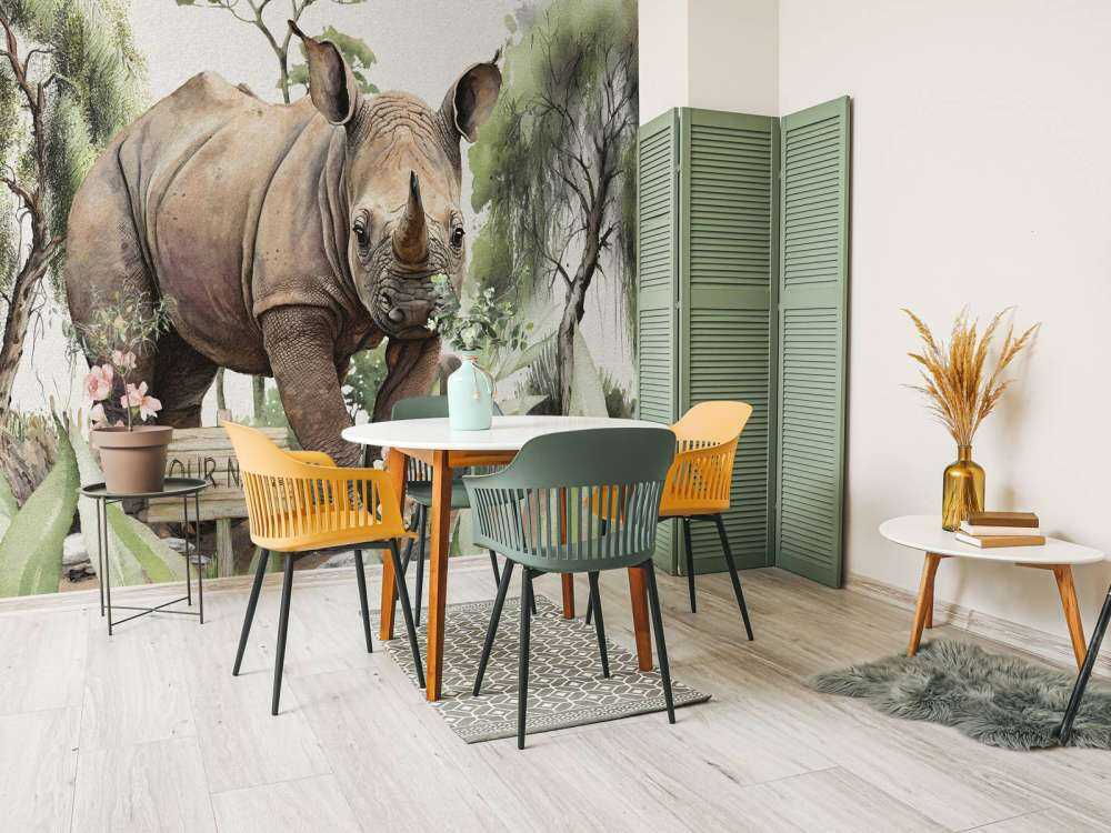 Bébé rhino dans la savane