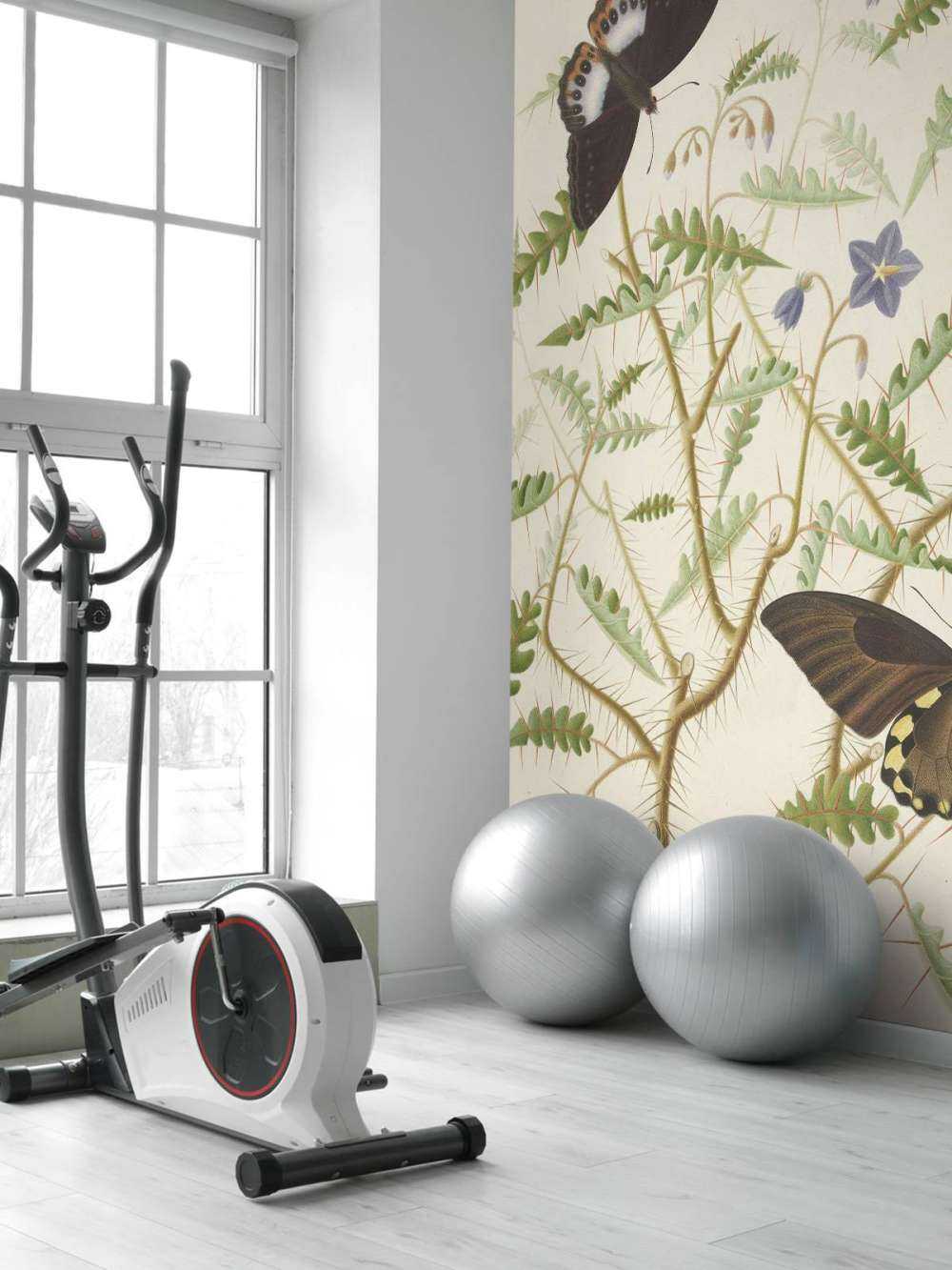 Un arbuste en fleurs avec deux papillons exotiques