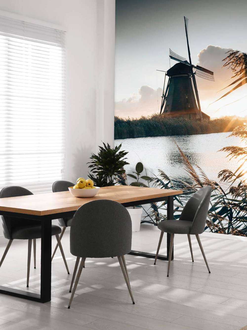 Moulin à vent au lever du soleil