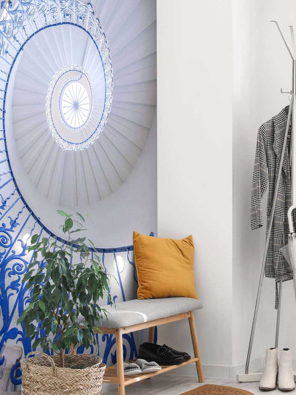 Structure en spirale futuriste avec lumière centrale