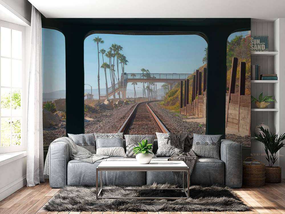 Ligne de chemin de fer le long de la côte des palmiers