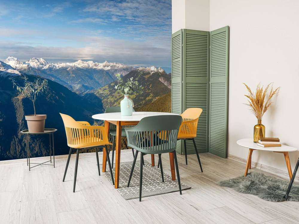 Panorama sur une vallée alpine enneigée