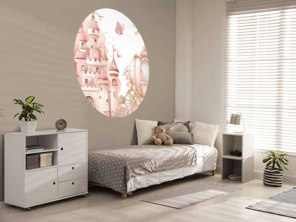 Château de contes de fées et carrosse de roses