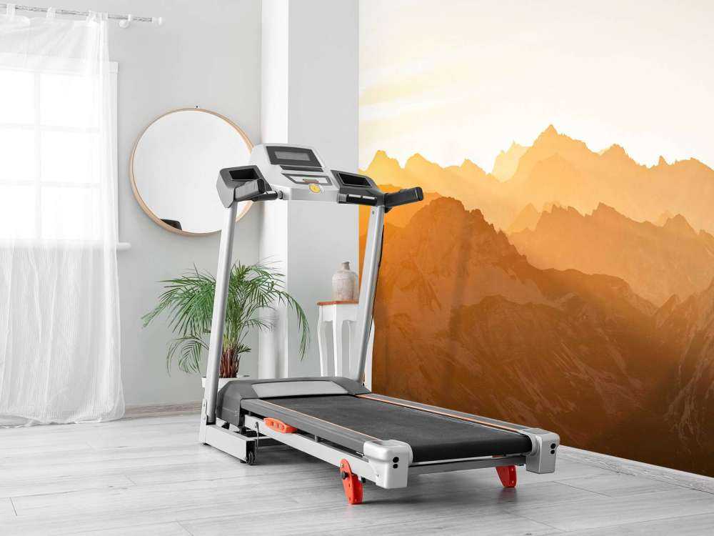 Montagnes d'or au lever du soleil.