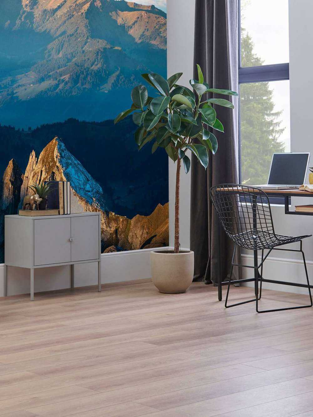 Lumière du matin sur la montagne rocheuse