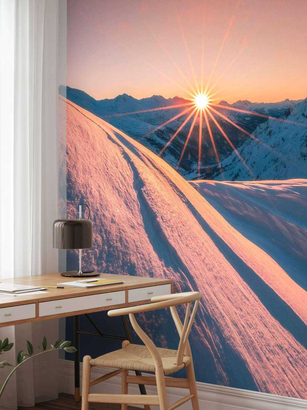 Lumière du soleil sur une pente enneigée