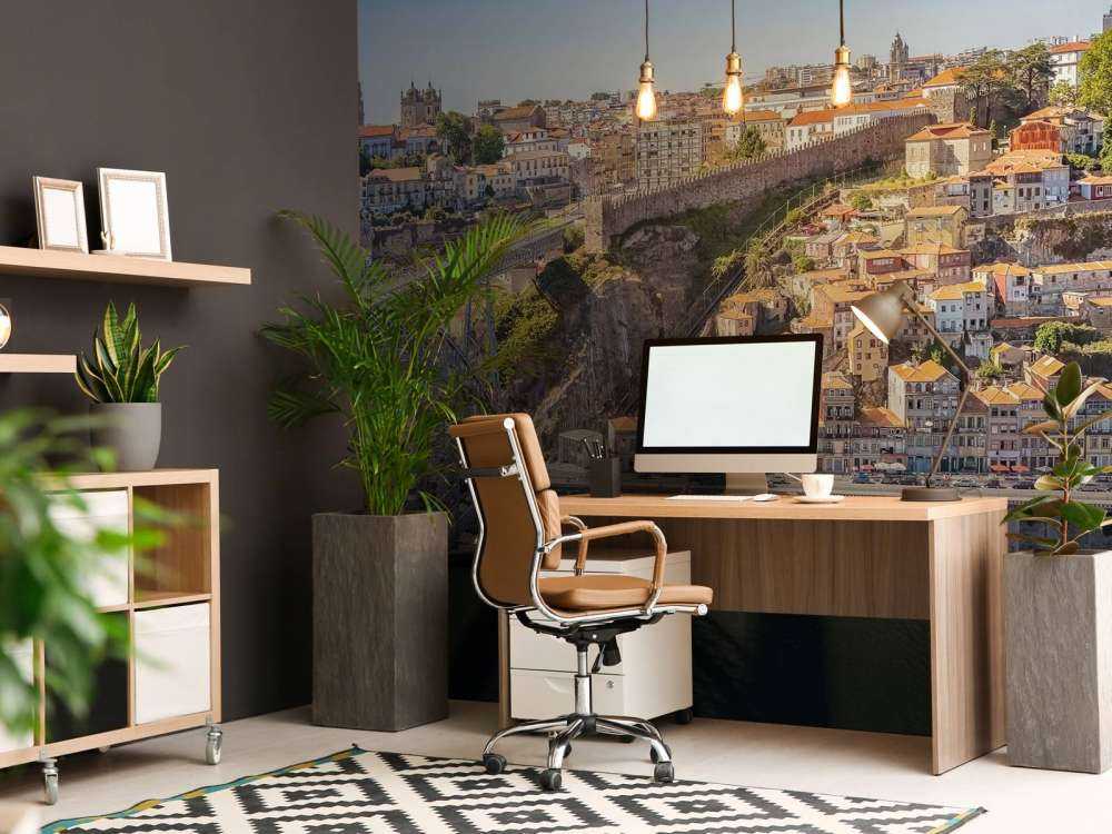 Lumière du soleil sur une pente urbaine colorée