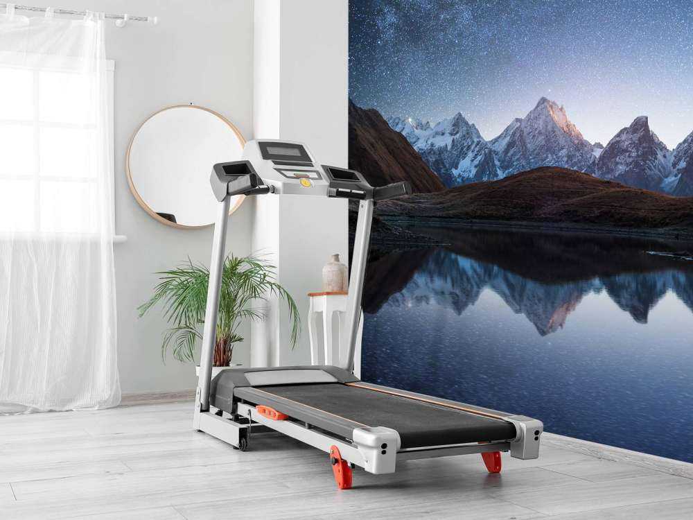 Montagnes enneigées la nuit