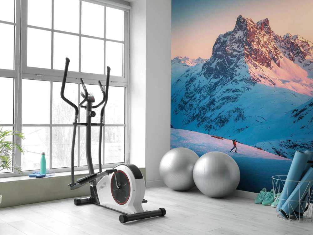 Lumière du soir sur la vallée de montagne