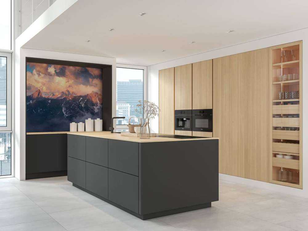 Lumière du soir sur la crête de la montagne