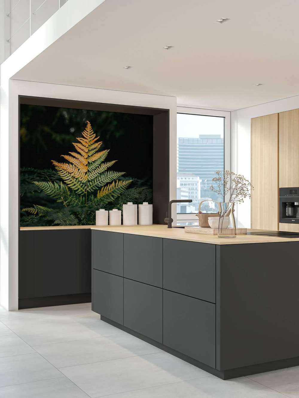 Fougère dorée dans l'ombre