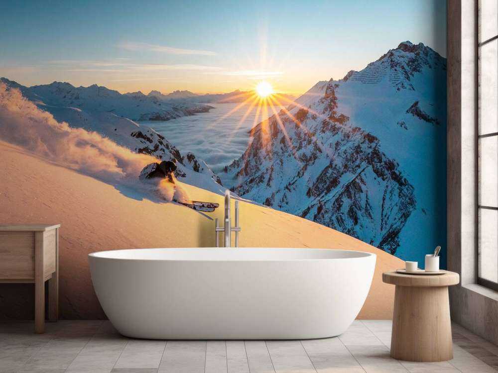 Randonnée en ski au lever du soleil dans les Alpes.