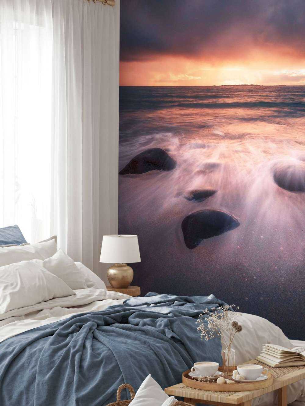 Lueur du soir sur la côte rocheuse