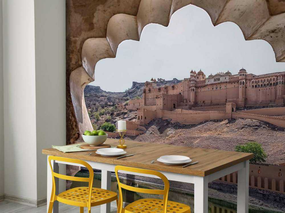 Fort désertique avec des arcs royaux