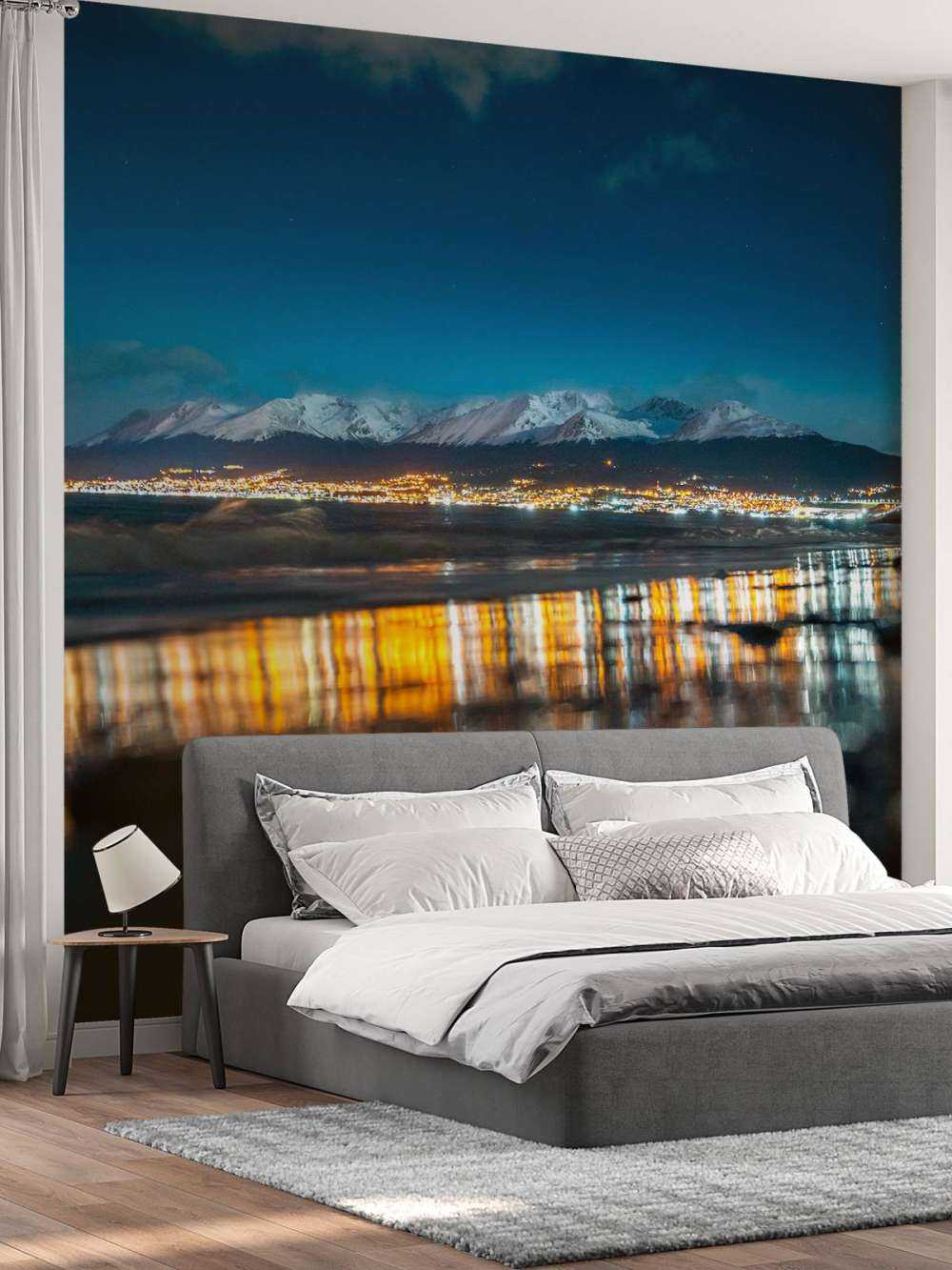 Lumière de nuit sur une côte enneigée