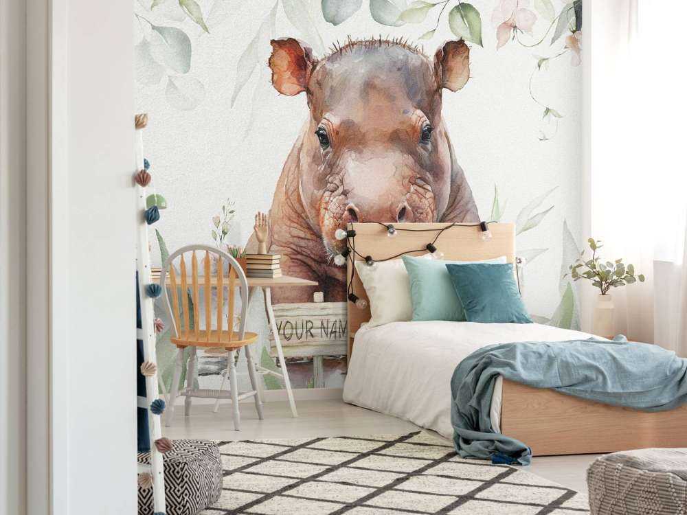 Bébé hippopotame dans les feuilles