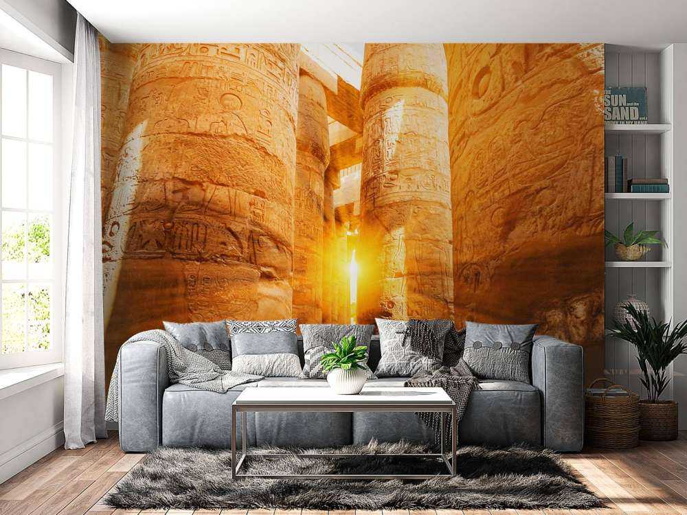 Le soleil à travers les ruines