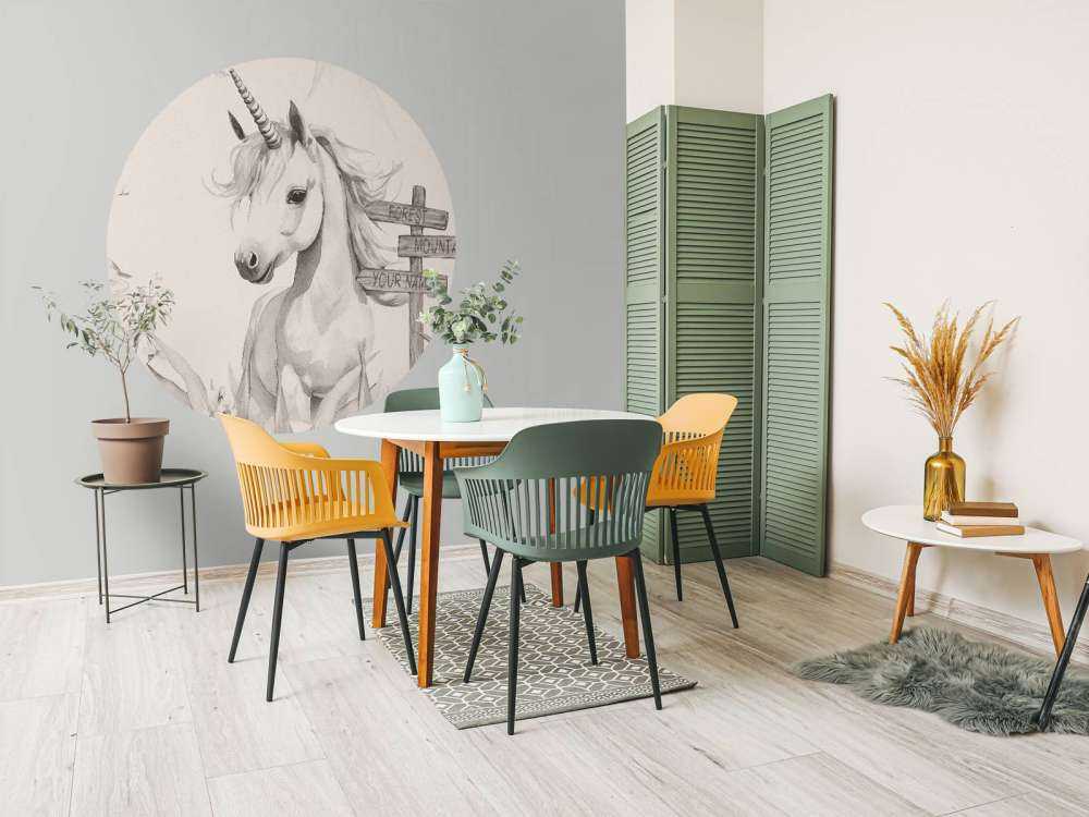 Bébé licorne avec des plantes beige