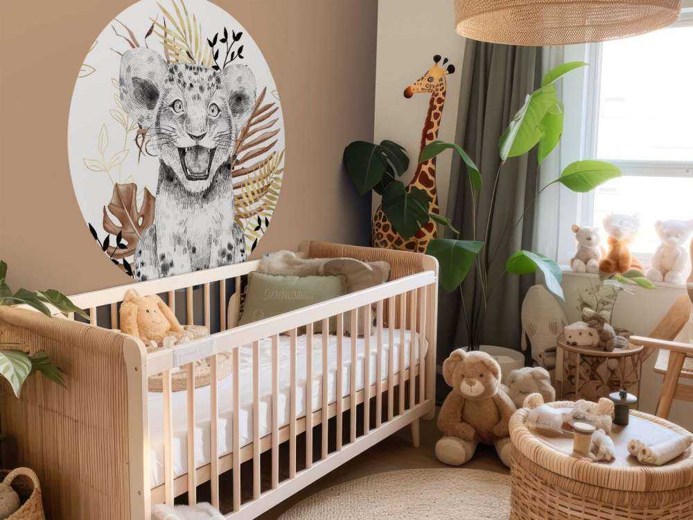 Bébé lion feuillage marron et or