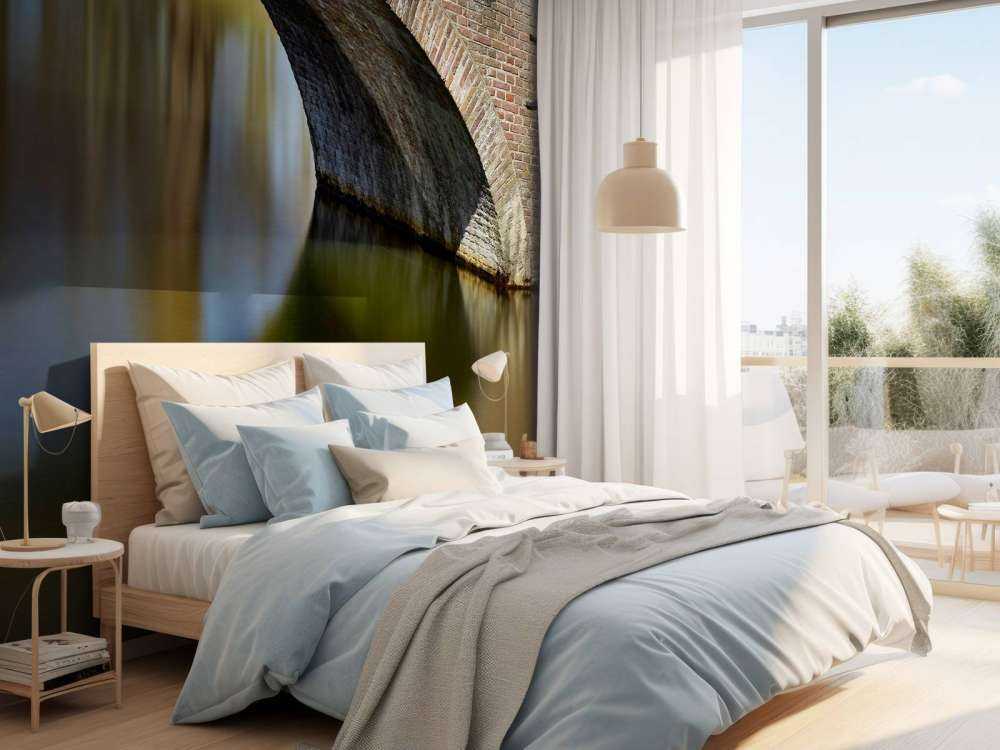 Vieux pont en arc vers le château