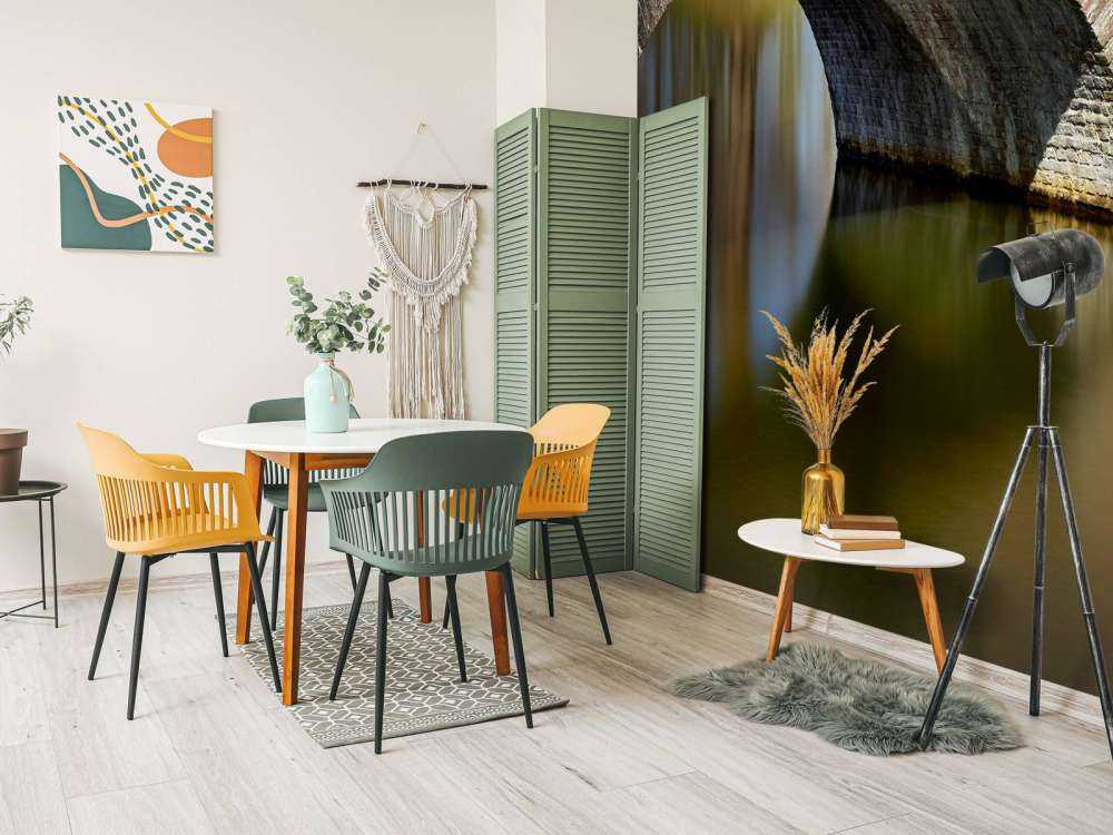 Vieux pont en arc vers le château