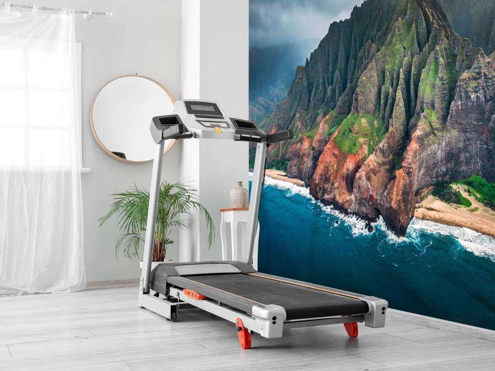 Falaises dramatiques sur la côte turquoise