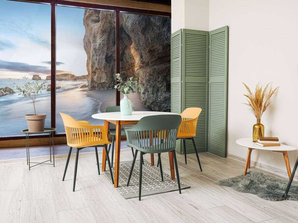 Vue sur la mer avec une crique rocheuse