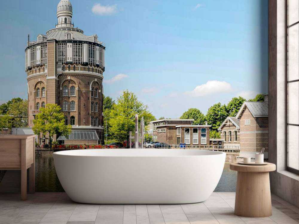 Tour d'eau historique au soleil