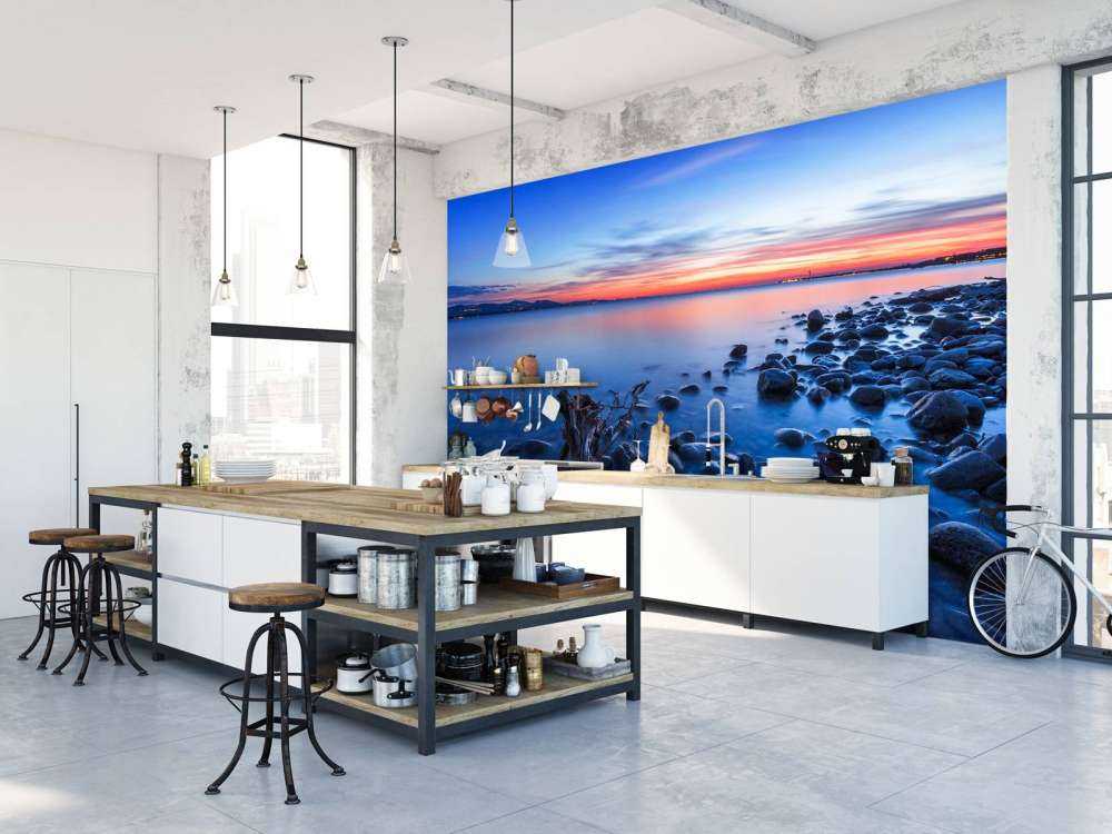 Rive boueuse à la lumière du soir.