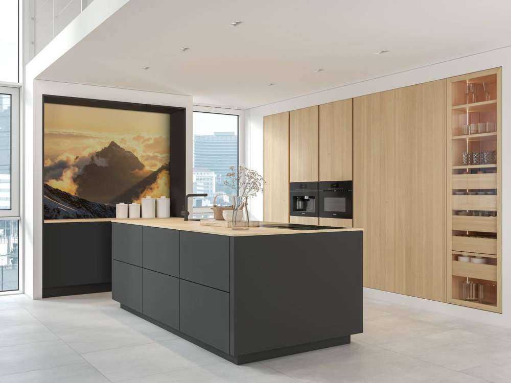 Lever de soleil au-dessus des nuages de montagne