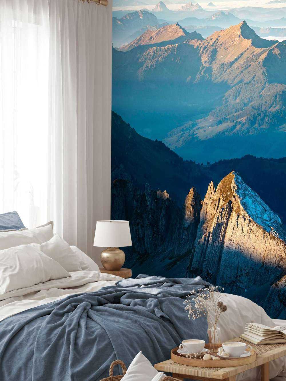 Lumière du matin sur la montagne rocheuse