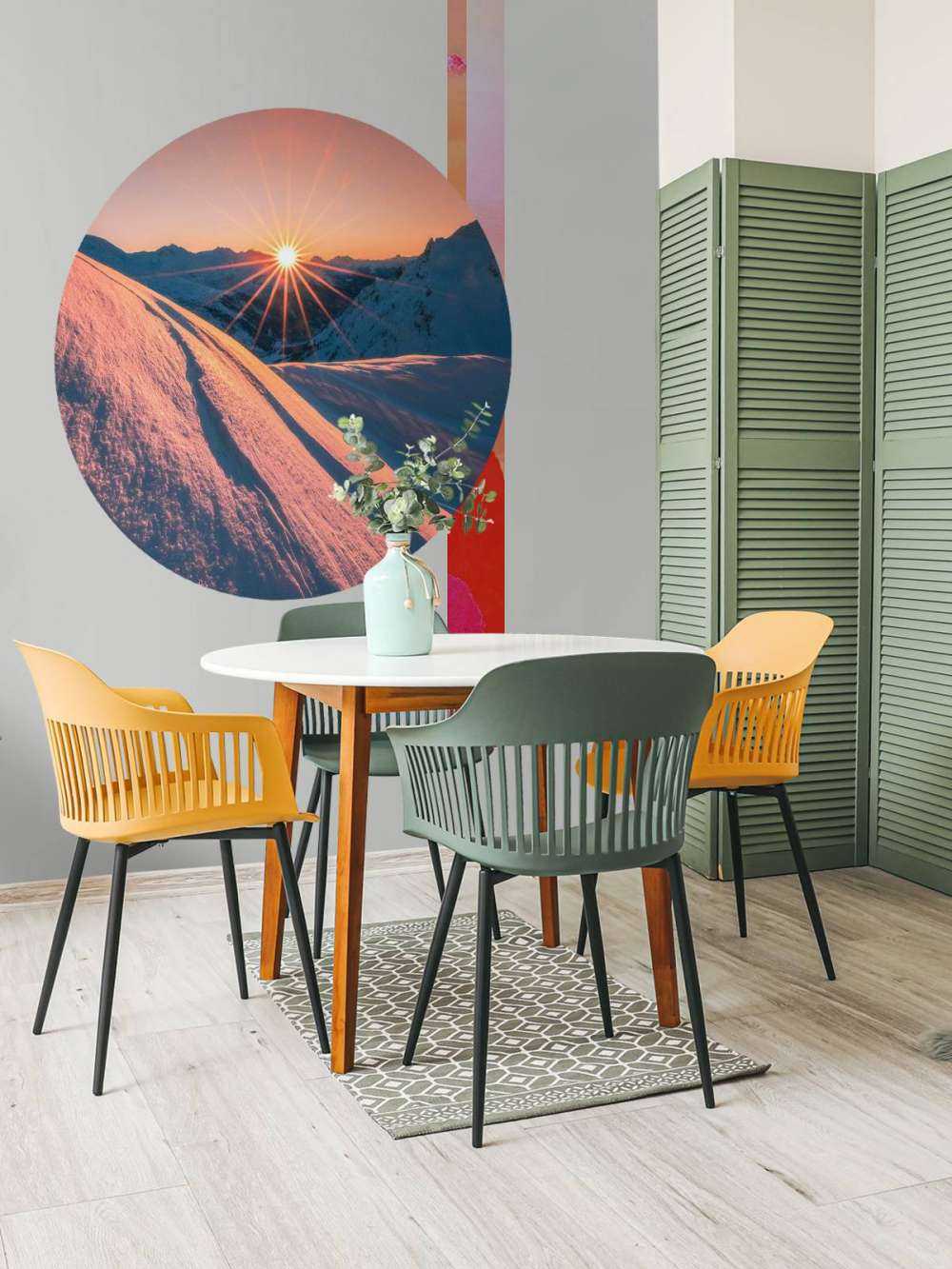 Lumière du soleil sur une pente enneigée