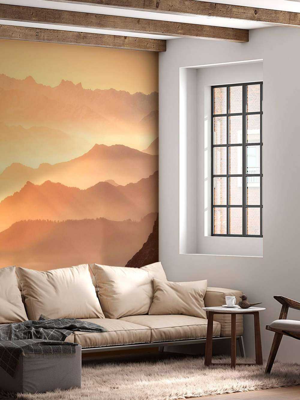 Silhouettes de montagnes en couches au lever du soleil