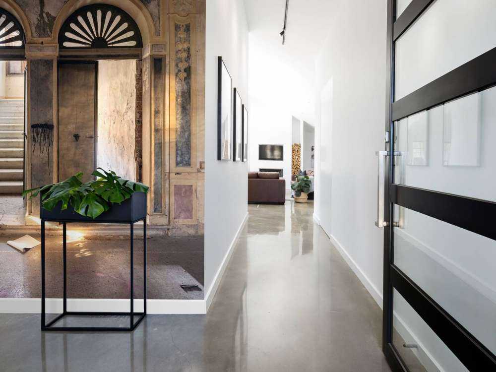 Maison de campagne abandonnée Entrée