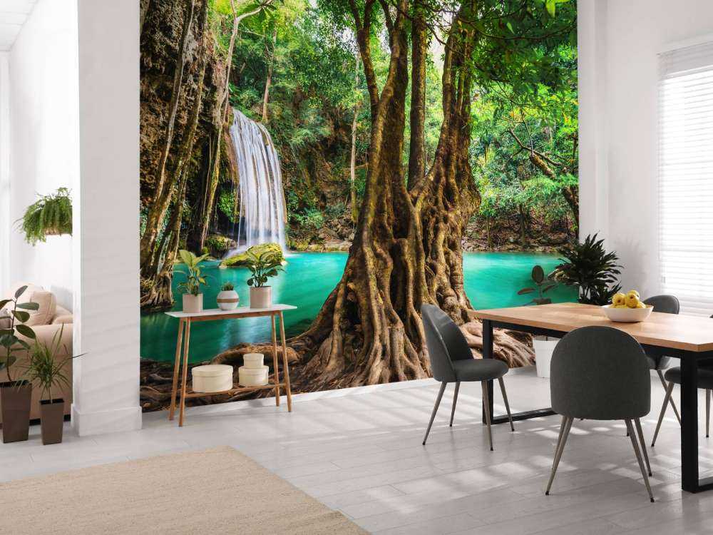 Chute d'eau dans la jungle tropicale