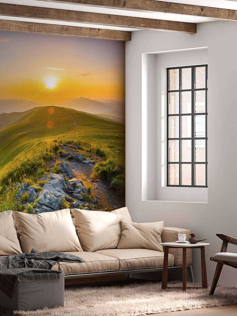 Coucher de soleil dans un paysage montagneux