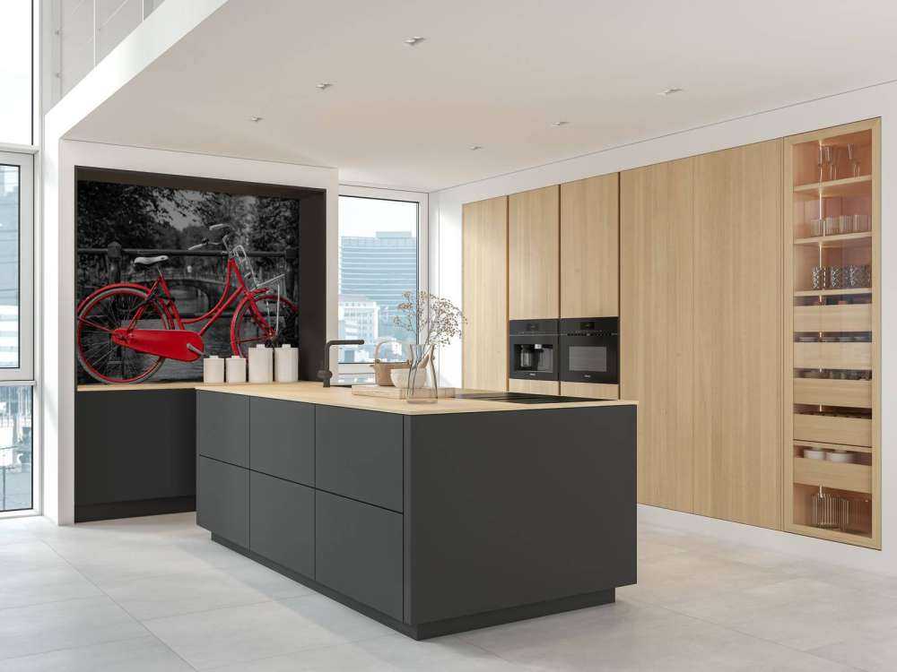 Vélo rouge sur le pont