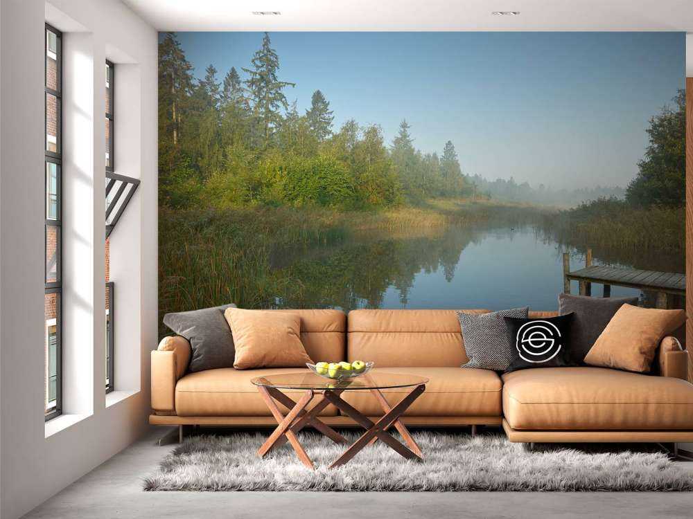 Echafaudages en bois dans la forêt