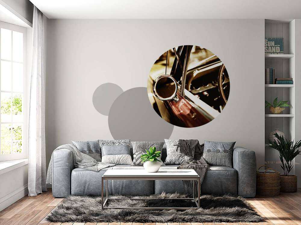 Gros plan sur la voiture de collection rouge