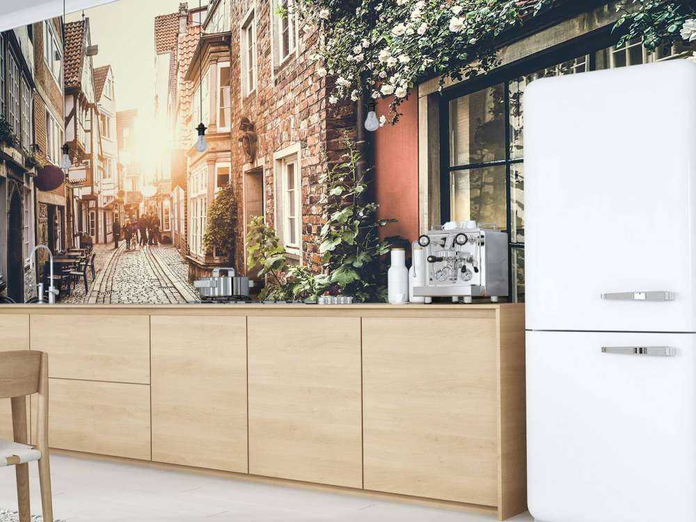 Coucher de soleil dans une vieille rue