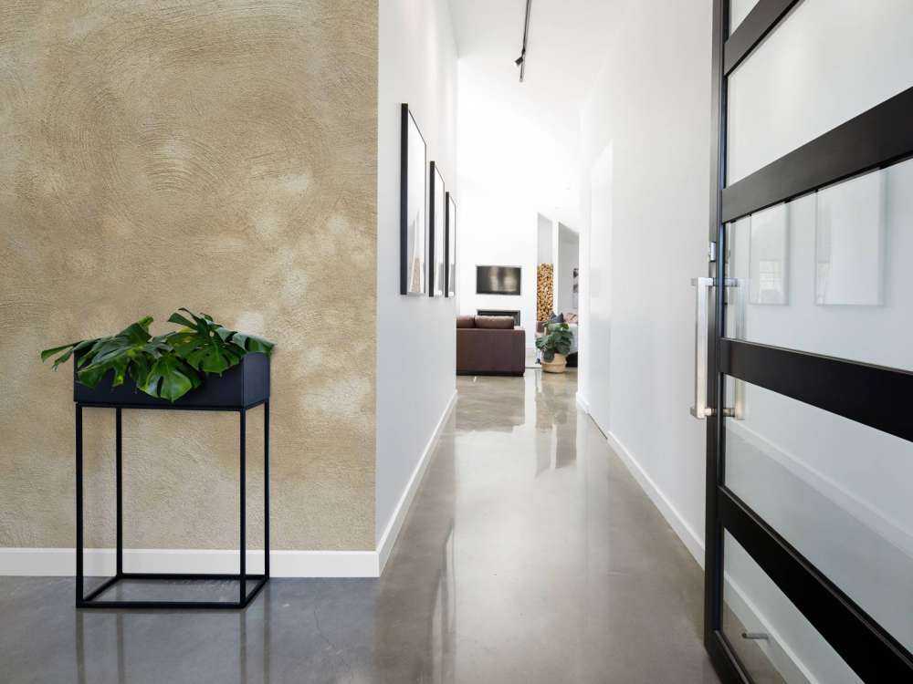 Mur avec des taches et des rayures